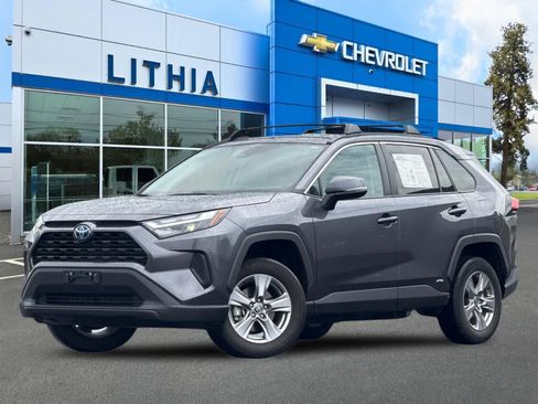 Used 2024 Toyota RAV4 XLE AWD/4WD image 1