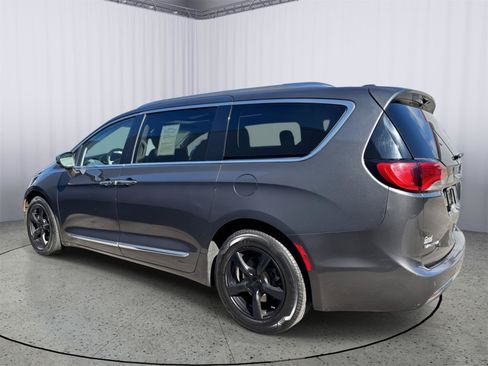 Used 2020 Chrysler Pacifica Limited FWD image 10