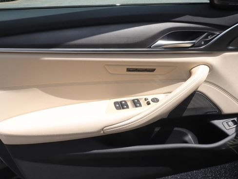 Used 2023 BMW 540i w/ M Sport Package RWD image 10