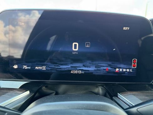 Certified 2025 Chevrolet Suburban LT AWD/4WD image 31