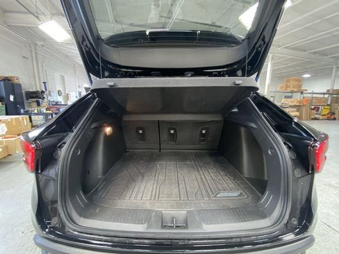 Used 2024 Chevrolet Trax RS w/ Sunroof Package FWD image 34