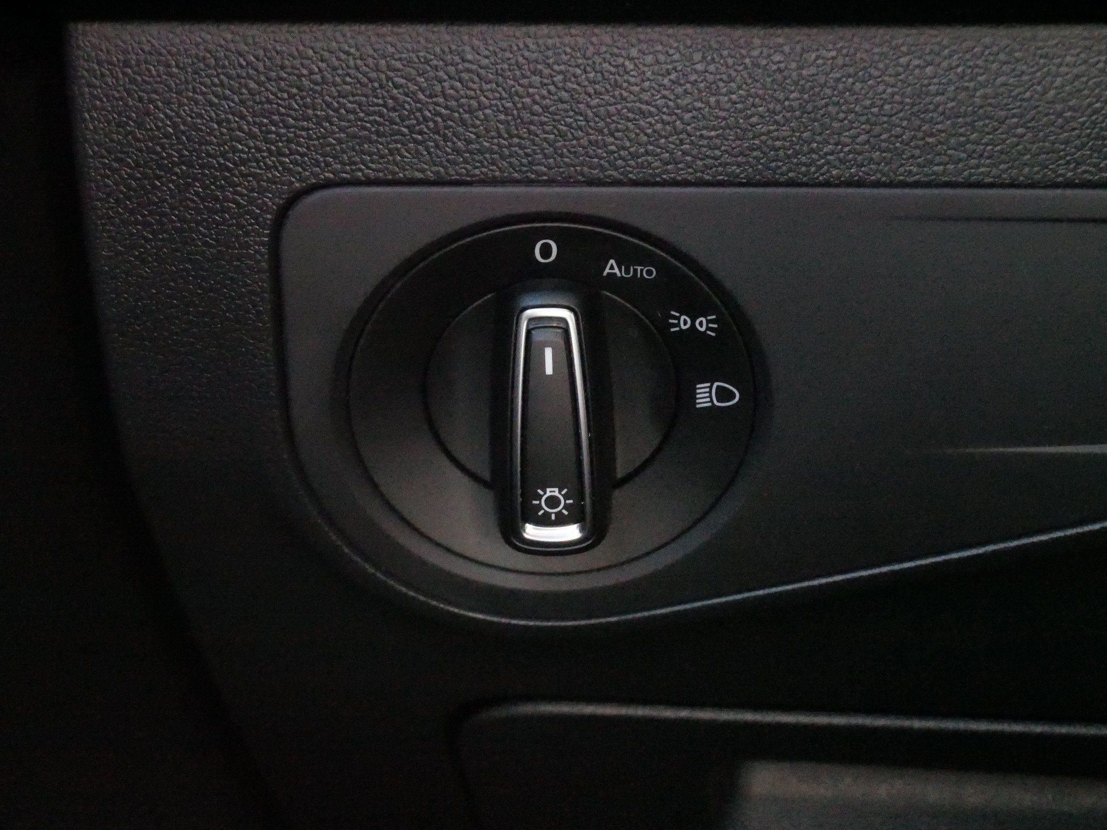 Certified 2024 Volkswagen Tiguan SE R-Line AWD/4WD image 26
