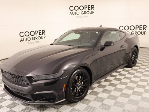 Used 2025 Ford Mustang Coupe RWD image 10