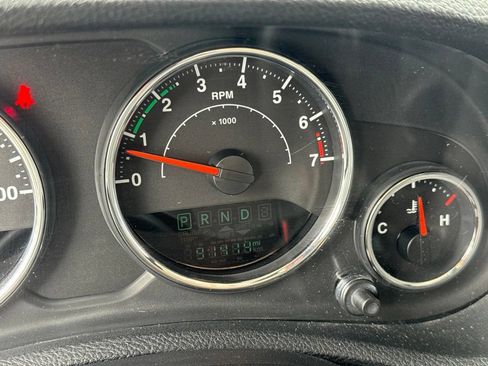 Used 2018 Jeep Wrangler Unlimited Sahara w/ Connectivity Group AWD/4WD image 38