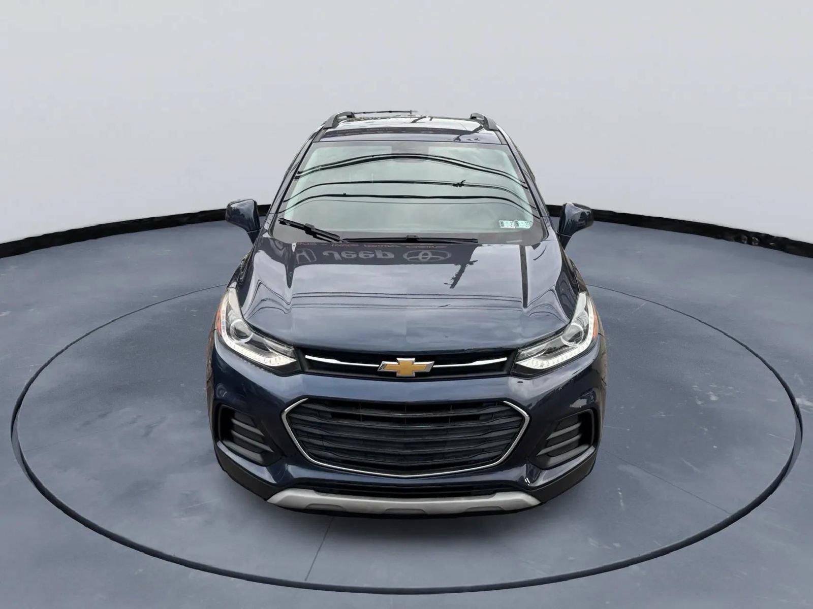 Used 2018 Chevrolet Trax LT w/ LPO, Cargo Package FWD image 2