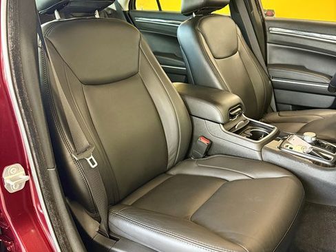 Used 2018 Chrysler 300 Touring L image 16