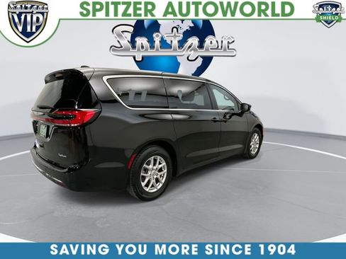 Used 2025 Chrysler Pacifica Select FWD image 11