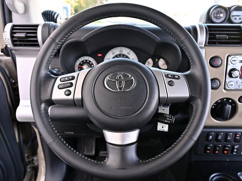 Used 2014 Toyota FJ Cruiser 4WD w/ Upgrade Package image 23