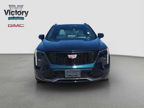 Used 2025 Cadillac XT4 Sport AWD/4WD image 2
