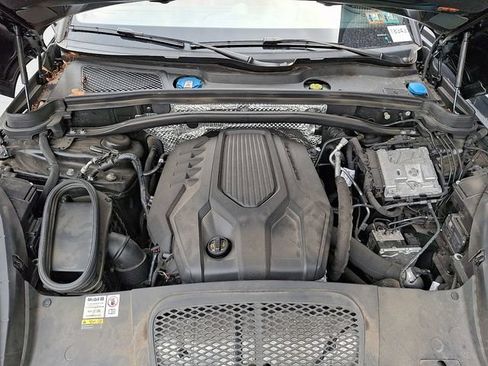 Certified 2023 Porsche Macan Turbo AWD/4WD image 28
