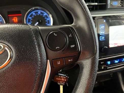 Used 2017 Toyota Corolla LE w/ Carpet Mat Package (TMS) FWD image 28
