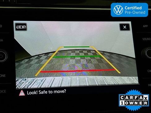 Certified 2022 Volkswagen Tiguan SE w/ Panoramic Sunroof Package AWD/4WD image 15