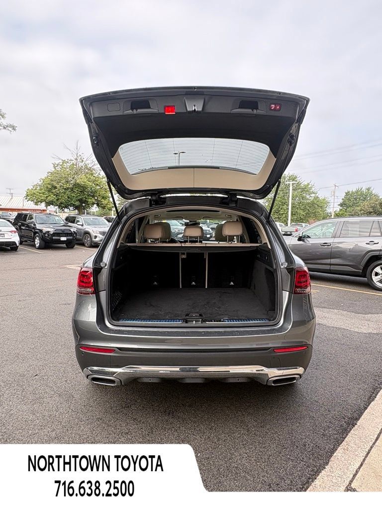 Used 2021 Mercedes-Benz GLC 300 4MATIC image 9