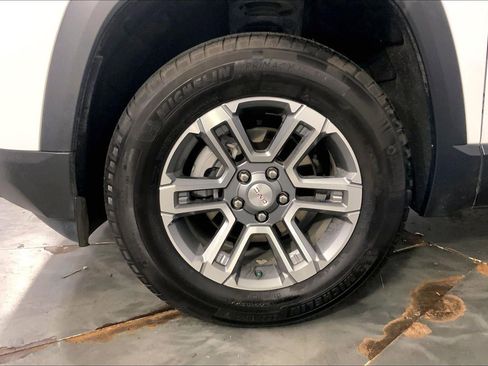 Used 2025 GMC Terrain Elevation FWD image 9