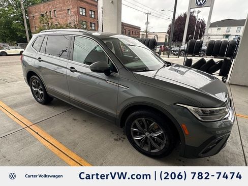 Used 2022 Volkswagen Tiguan SE AWD/4WD image 1