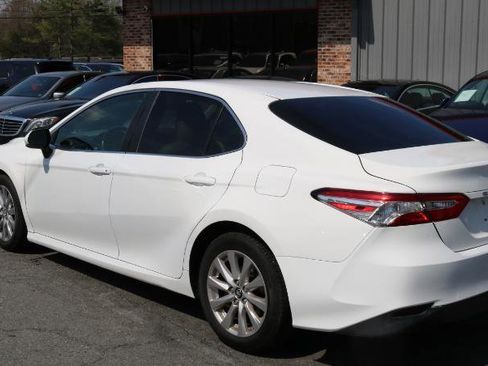 Used 2018 Toyota Camry LE w/ Convenience Package image 4