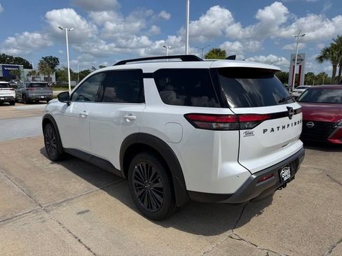 New 2026 Nissan Pathfinder SL FWD image 3