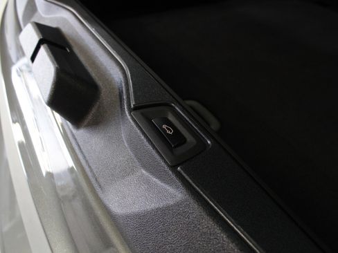 Used 2021 BMW X5 sDrive40i w/ M Sport Package RWD image 75