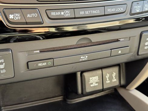 Used 2016 Honda Pilot Touring image 38