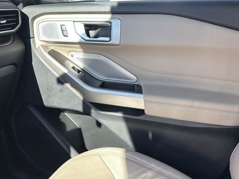 Used 2022 Ford Explorer Limited w/ Limited Technology Package image 24