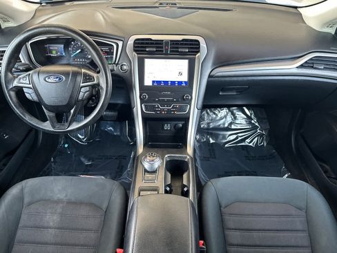 Used 2020 Ford Fusion SE image 3