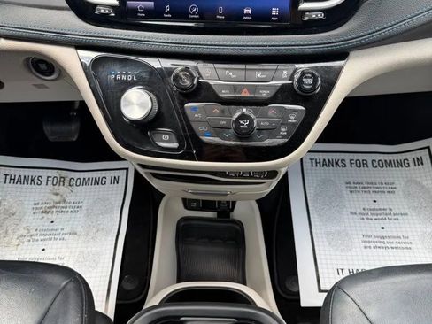 Used 2021 Chrysler Pacifica Touring-L image 20