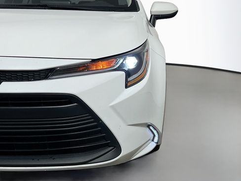 Used 2024 Toyota Corolla LE FWD image 12