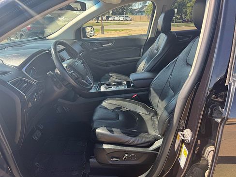 Used 2019 Ford Edge Titanium w/ Equipment Group 301A AWD/4WD image 18
