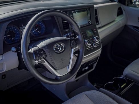 Used 2020 Toyota Sienna LE image 8