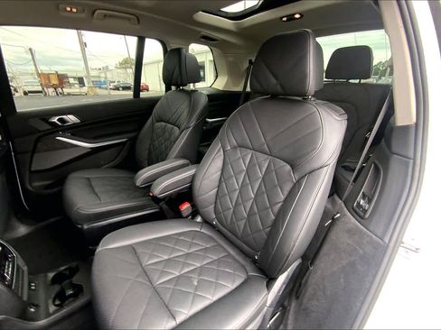 Certified 2025 BMW X7 xDrive40i w/ Premium Package image 22