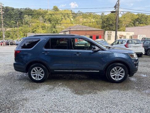 Used 2018 Ford Explorer XLT w/ Equipment Group 202A AWD/4WD image 7