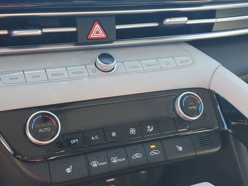 New 2026 Hyundai Elantra Limited image 30