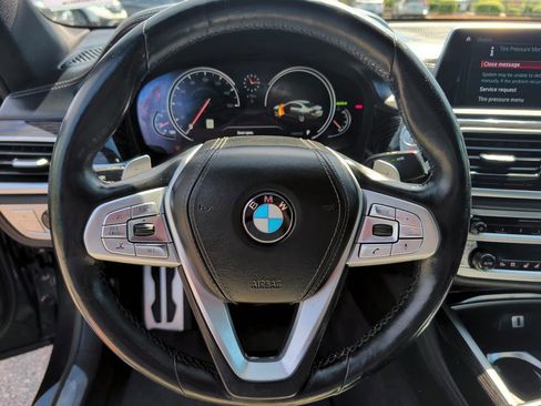 Used 2018 BMW 750i xDrive image 18