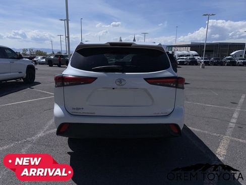Used 2020 Toyota Highlander XLE image 4