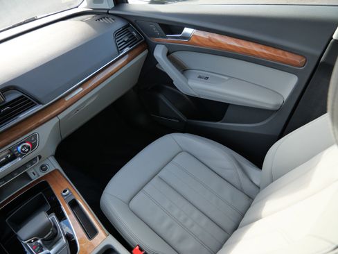 Used 2023 Audi Q5 2.0T Premium Plus w/ Premium Plus Package image 11