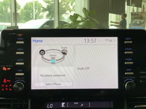 Used 2021 Toyota Sienna XLE FWD image 19