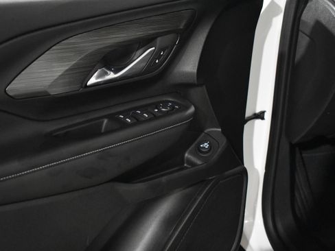 Used 2024 GMC Terrain SLE w/ Driver Convenience Package image 14