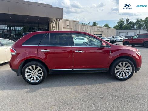 Used 2013 Lincoln MKX FWD image 2