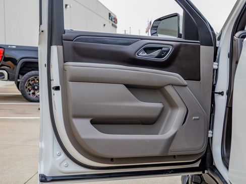Used 2022 GMC Yukon XL SLT w/ SLT Luxury Package AWD/4WD image 34