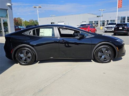 New 2026 Toyota Prius SE image 13