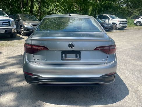 Used 2024 Volkswagen Jetta SE FWD image 6