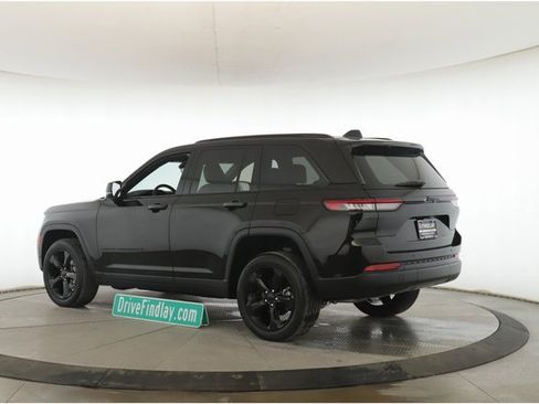 Used 2025 Jeep Grand Cherokee Altitude image 8