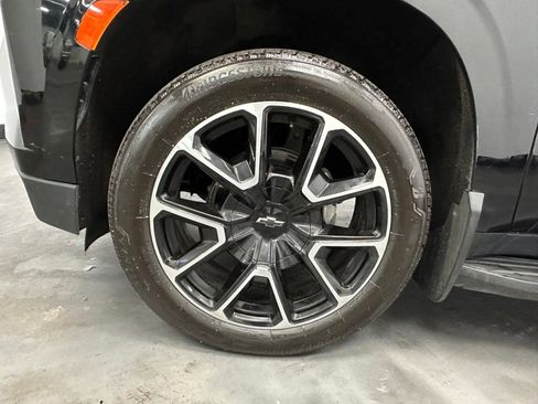 Used 2021 Chevrolet Suburban RST w/ Luxury Package image 19