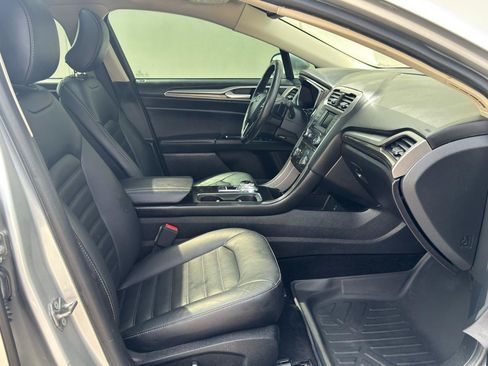 Used 2018 Ford Fusion SE FWD image 12