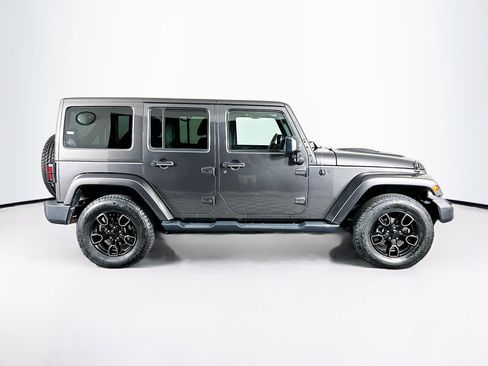 Used 2018 Jeep Wrangler Unlimited Sahara AWD/4WD image 10