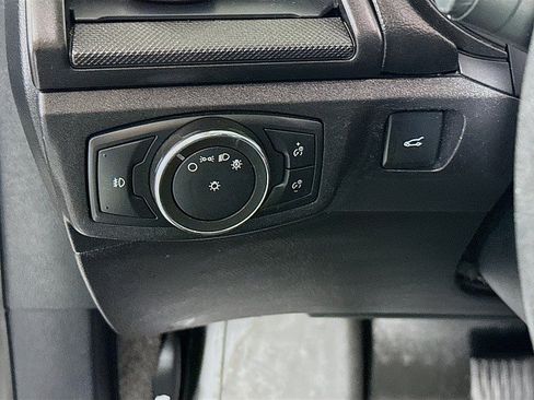 Used 2018 Ford Fusion SE w/ Equipment Group 601A FWD image 10