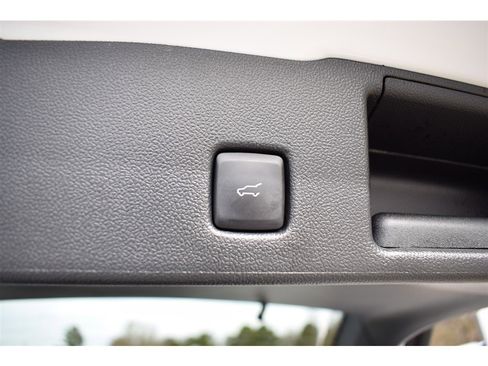 Used 2022 Ford Escape Titanium image 7