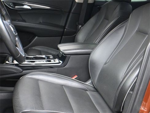 Used 2021 Buick Envision Essence image 10