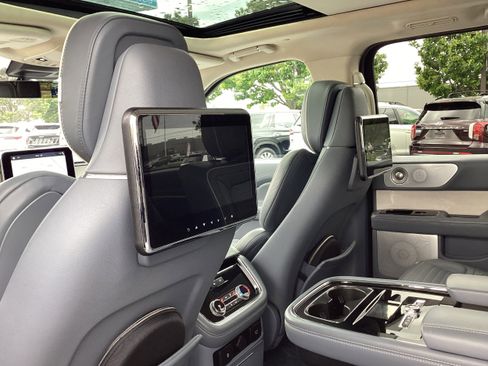 Used 2019 Lincoln Navigator L Black Label AWD/4WD image 13