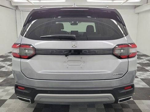 Used 2025 Honda Pilot Touring image 5